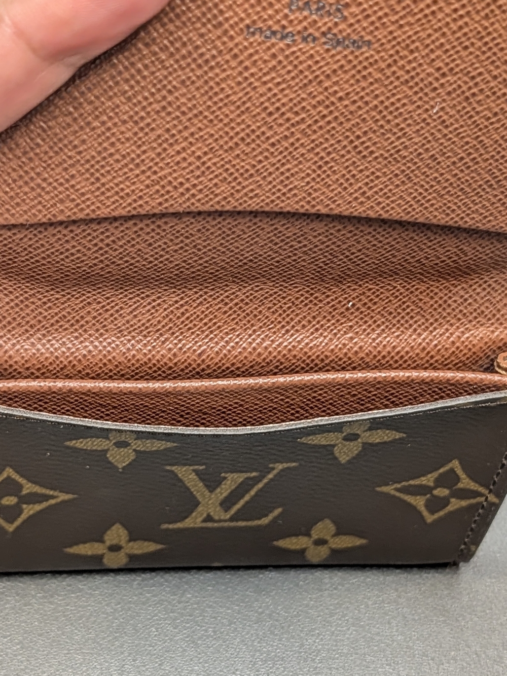 Louis Vuitton Monogram Card Holder - Picture 5 of 9